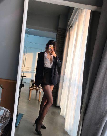 高颜值美乳白虎妹子双女一男啪啪_HD在线播放