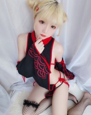 美女脱18以下禁止看免费_有字幕完整版